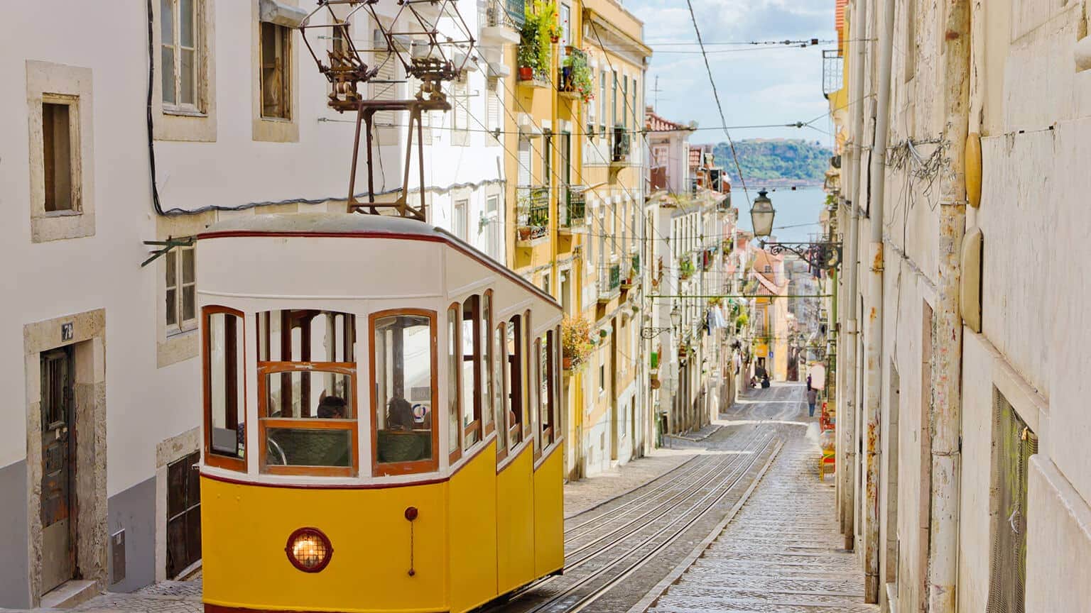 In Portugal, the newborn children of investors will be able to acquire citizenship more quickly