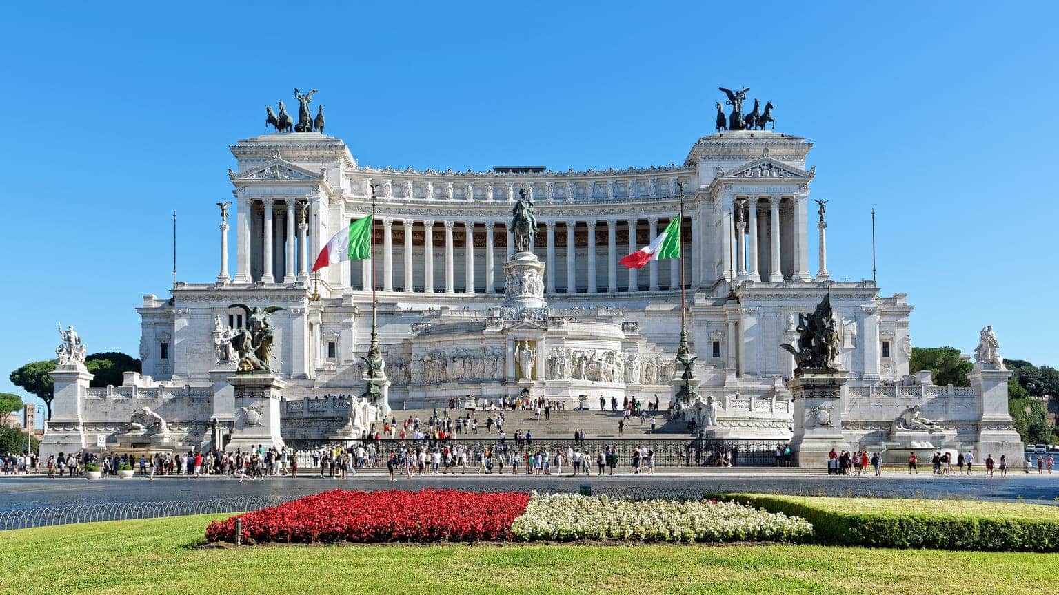 Real estate investment and other ways to obtain citizenship in Italy