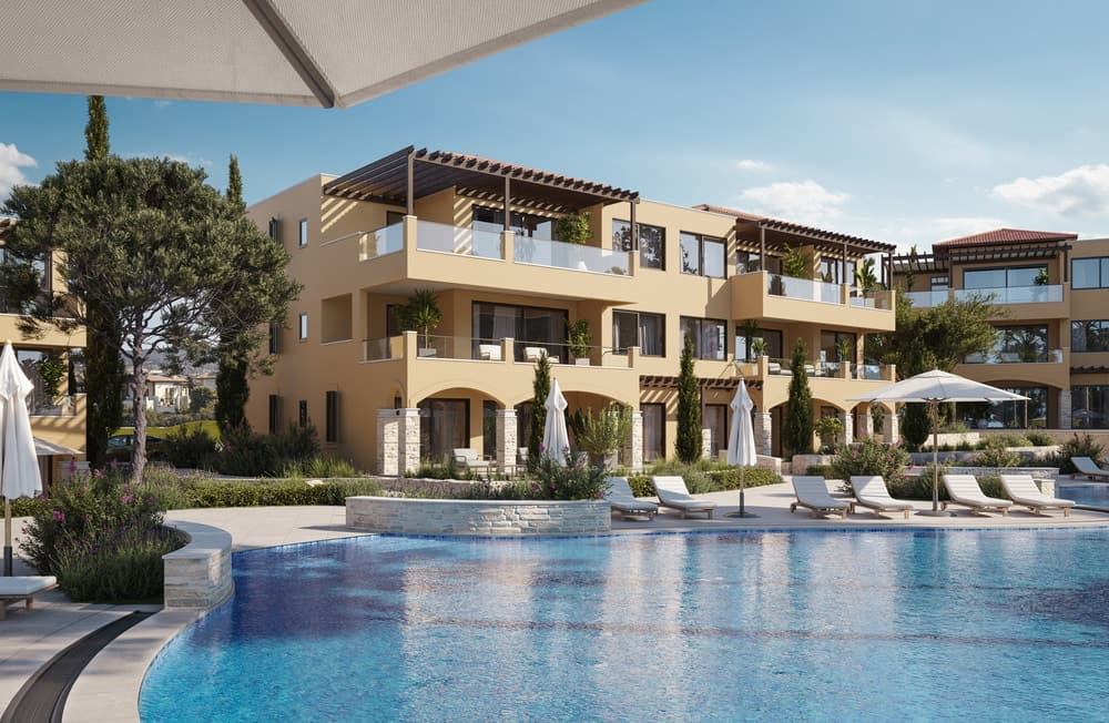 Apartments and villas in a luxury golf complex 1